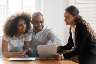 Tenants signing lease Shutterstock_1653684445 (1)