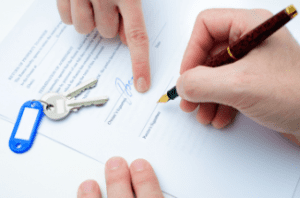 Signing lease agreement Shutterstock_177565418